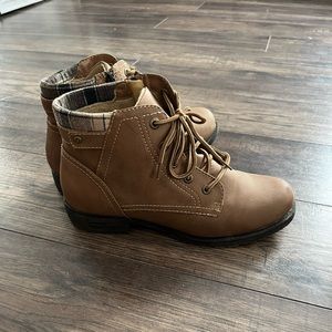 Women’s Water Resistant Chelsea Boot